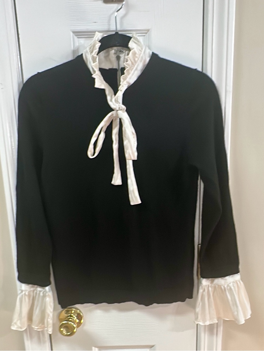 Alice + Olivia Wool and silk top. Pit-pit 16 small stain see pics. (Mix45)